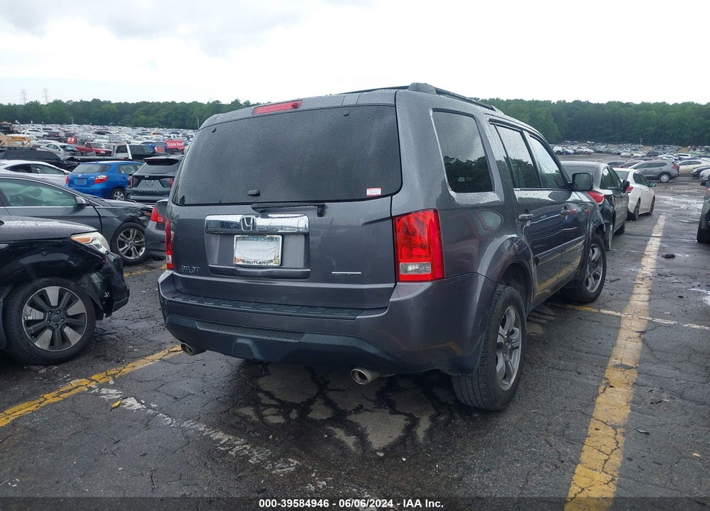 2015 HONDA PILOT SE VIN: 5FNYF3H33FB032582