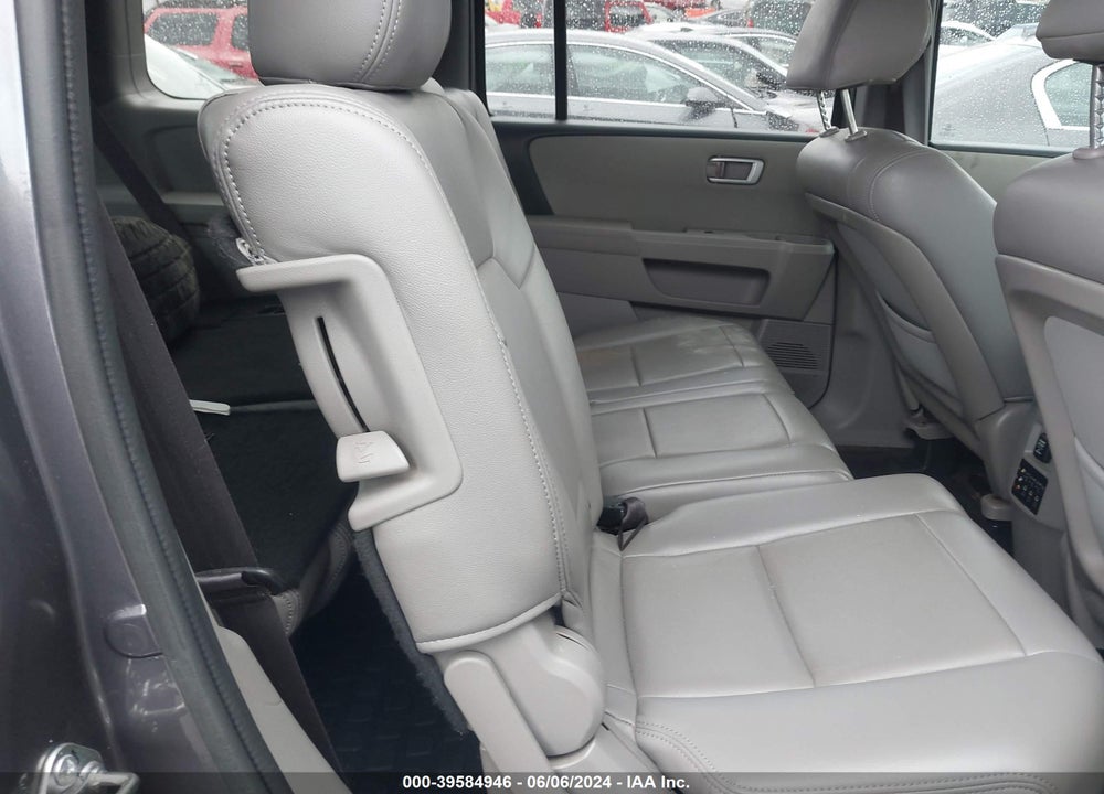 2015 HONDA PILOT SE VIN: 5FNYF3H33FB032582