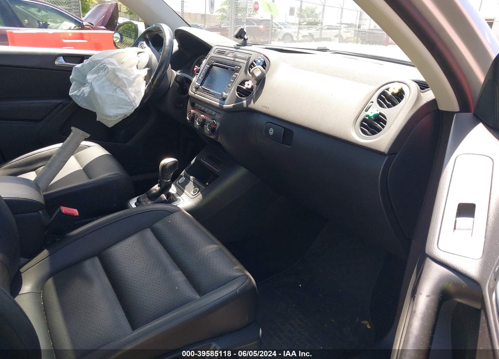 2015 VOLKSWAGEN TIGUAN SE VIN: WVGBV7AX6FW564381