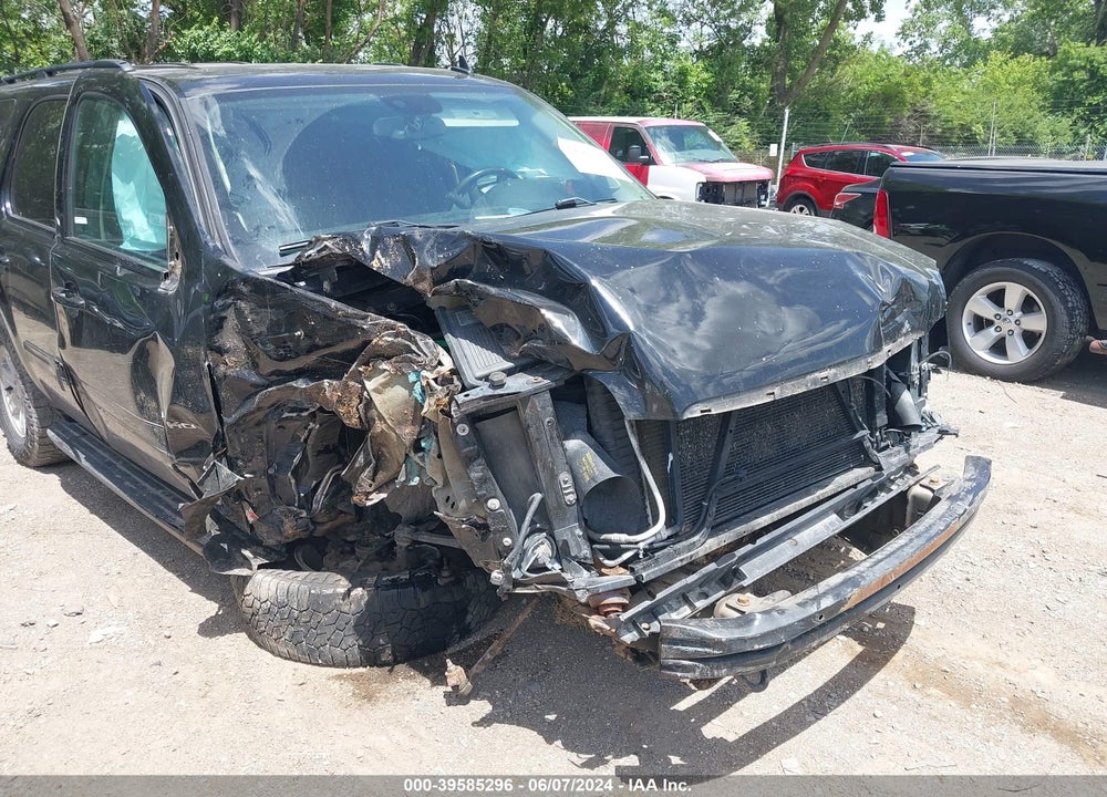 2012 GMC YUKON SLE VIN: 1GKS2AE01CR220527