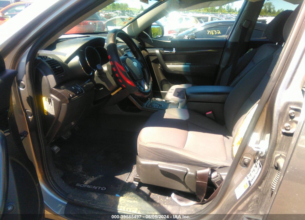 2013 KIA SORENTO LX VIN: 5XYKTDA62DG407389