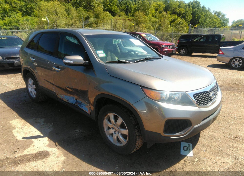 2013 KIA SORENTO LX VIN: 5XYKTDA62DG407389