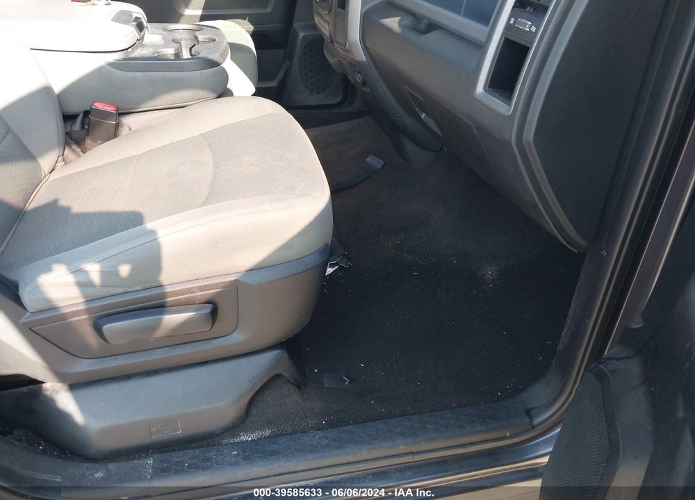 2016 RAM 1500 EXPRESS VIN: 1C6RR6KG8GS145884