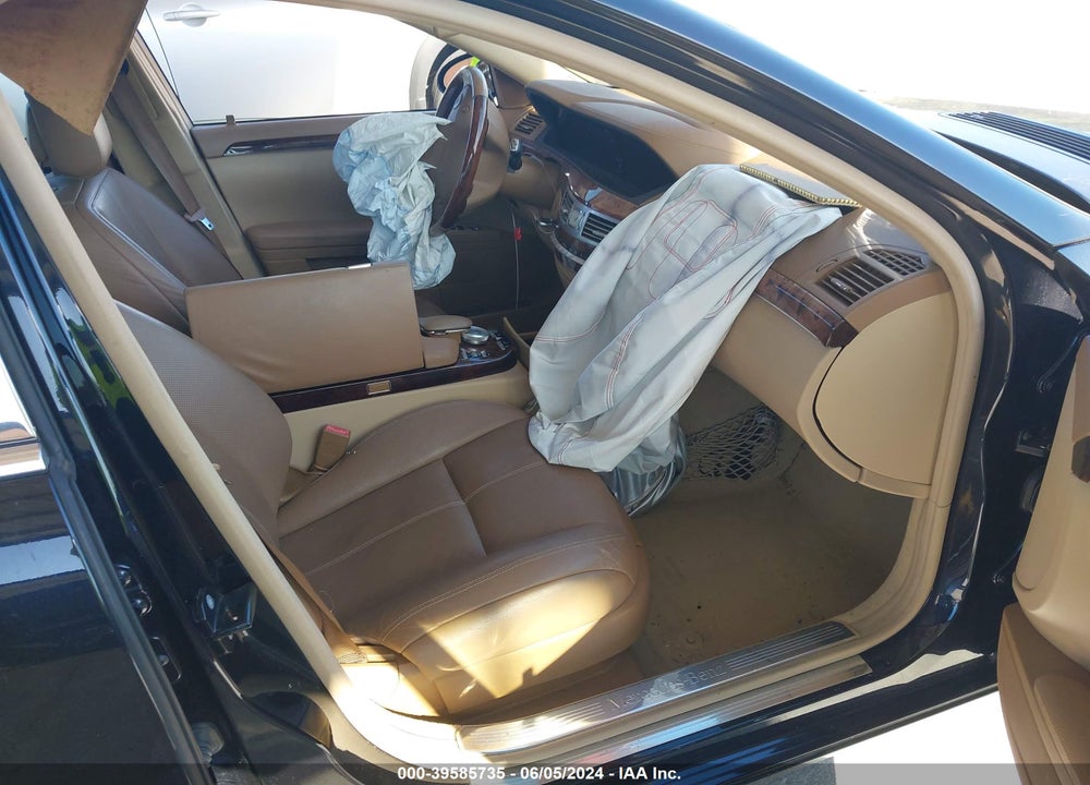 2009 MERCEDES-BENZ S 550 VIN: WDDNG71X69A266786