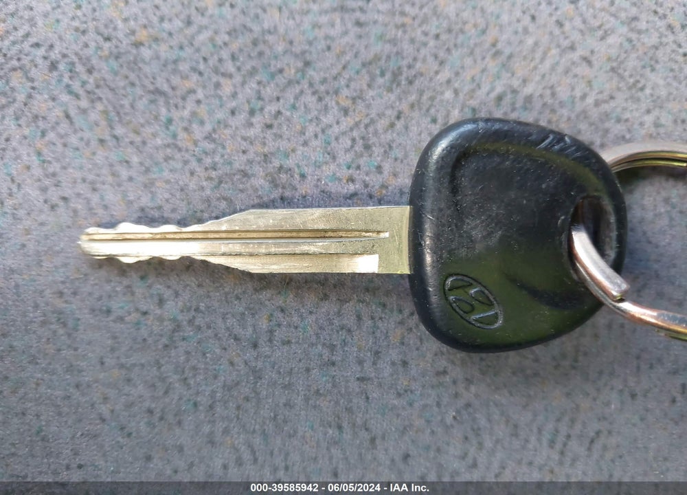 2001 HYUNDAI ELANTRA GLS VIN: KMHDN45D41U249297