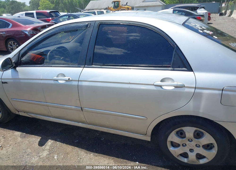 2009 KIA SPECTRA LX VIN: KNAFE222395639654