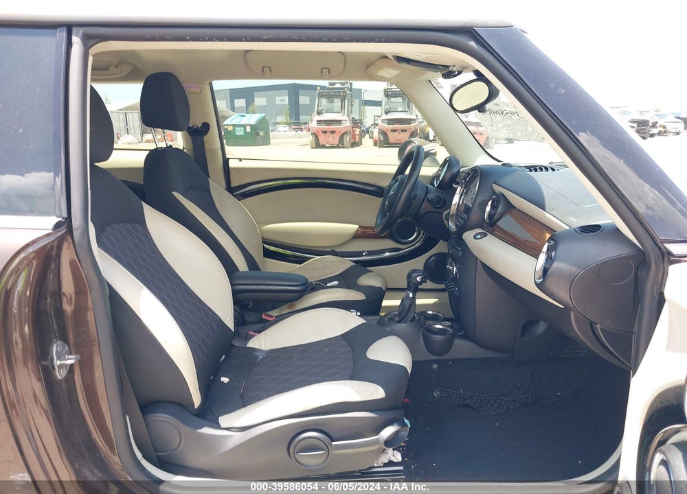 2012 MINI COOPER VIN: WMWSU3C53CT540772