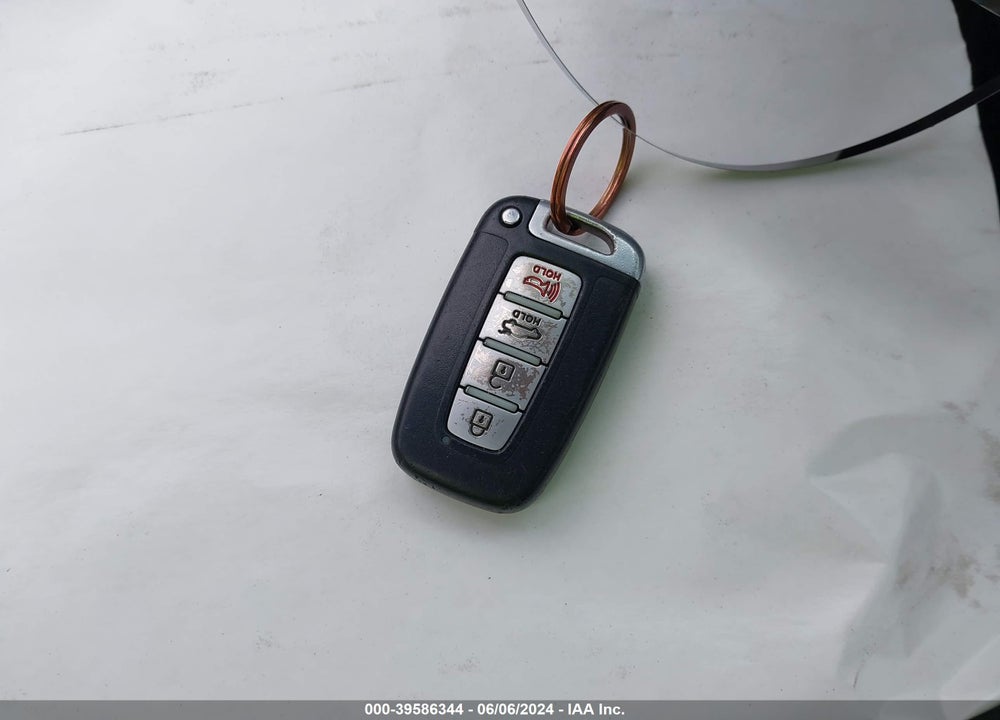 2012 HYUNDAI ELANTRA LIMITED VIN: 5NPDH4AE5CH102171