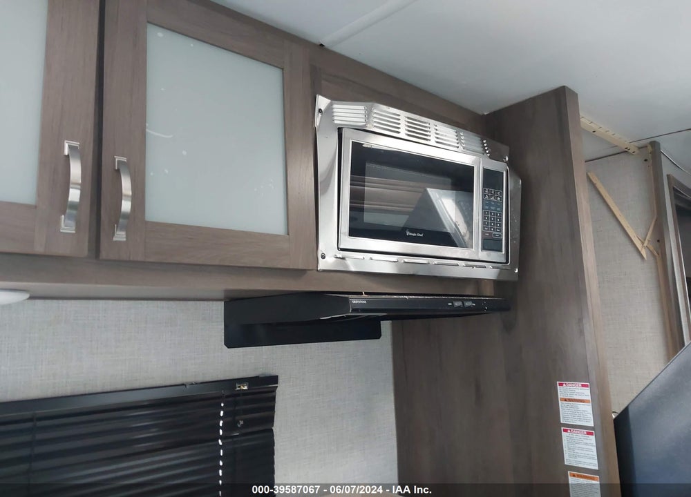 2021 FOREST RIVER EAST WEST DELLA TERRA TRAVEL TRAILER VIN: 5ZT2DESB1M9006866