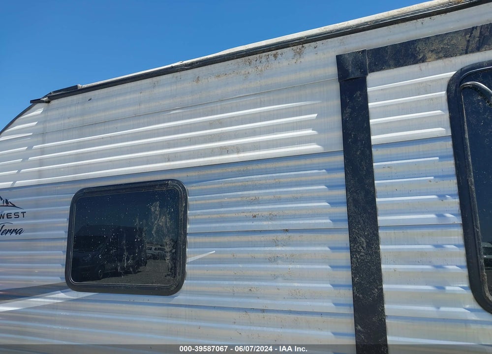 2021 FOREST RIVER EAST WEST DELLA TERRA TRAVEL TRAILER VIN: 5ZT2DESB1M9006866