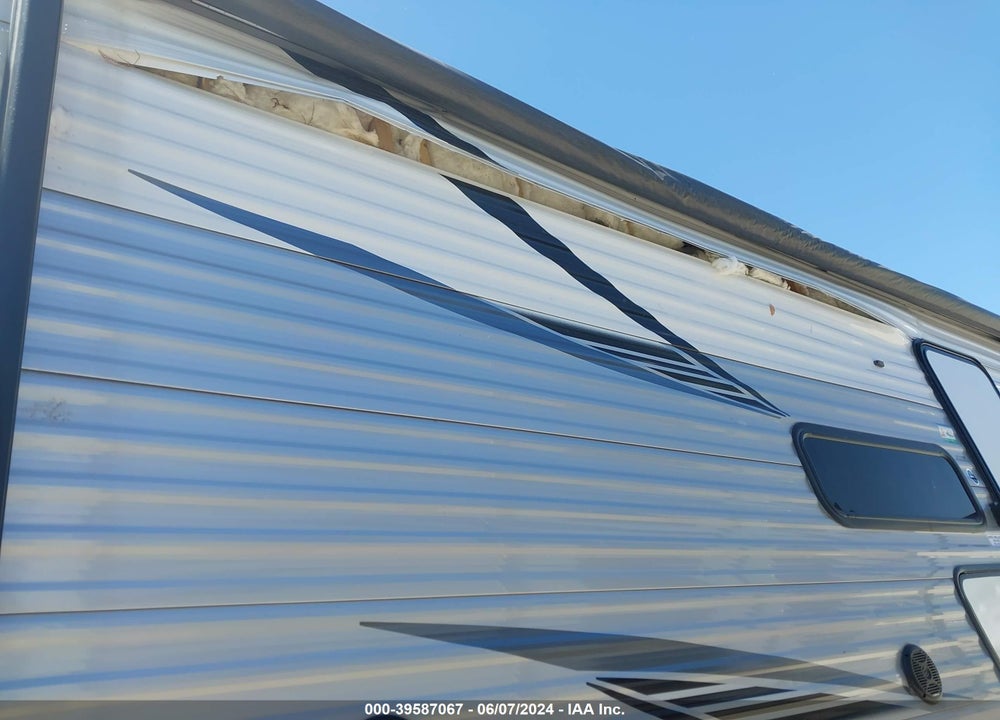 2021 FOREST RIVER EAST WEST DELLA TERRA TRAVEL TRAILER VIN: 5ZT2DESB1M9006866