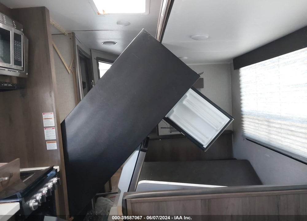 2021 FOREST RIVER EAST WEST DELLA TERRA TRAVEL TRAILER VIN: 5ZT2DESB1M9006866