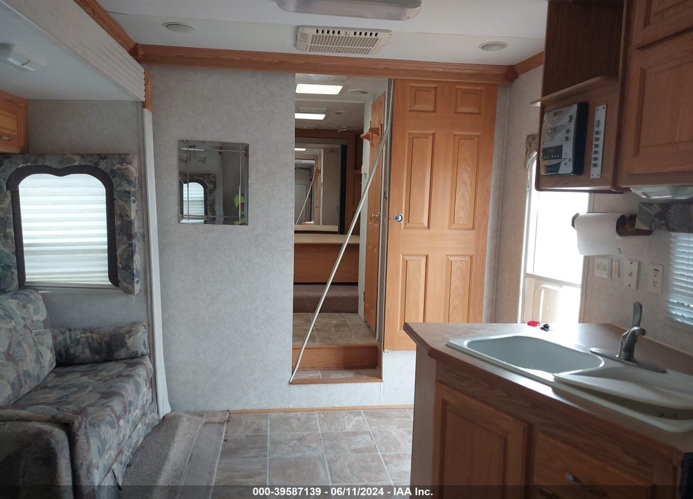 2003 SPORTSMEN NEW VISION 38' 5TH WHEEL VIN: 4EZFS36213S014589