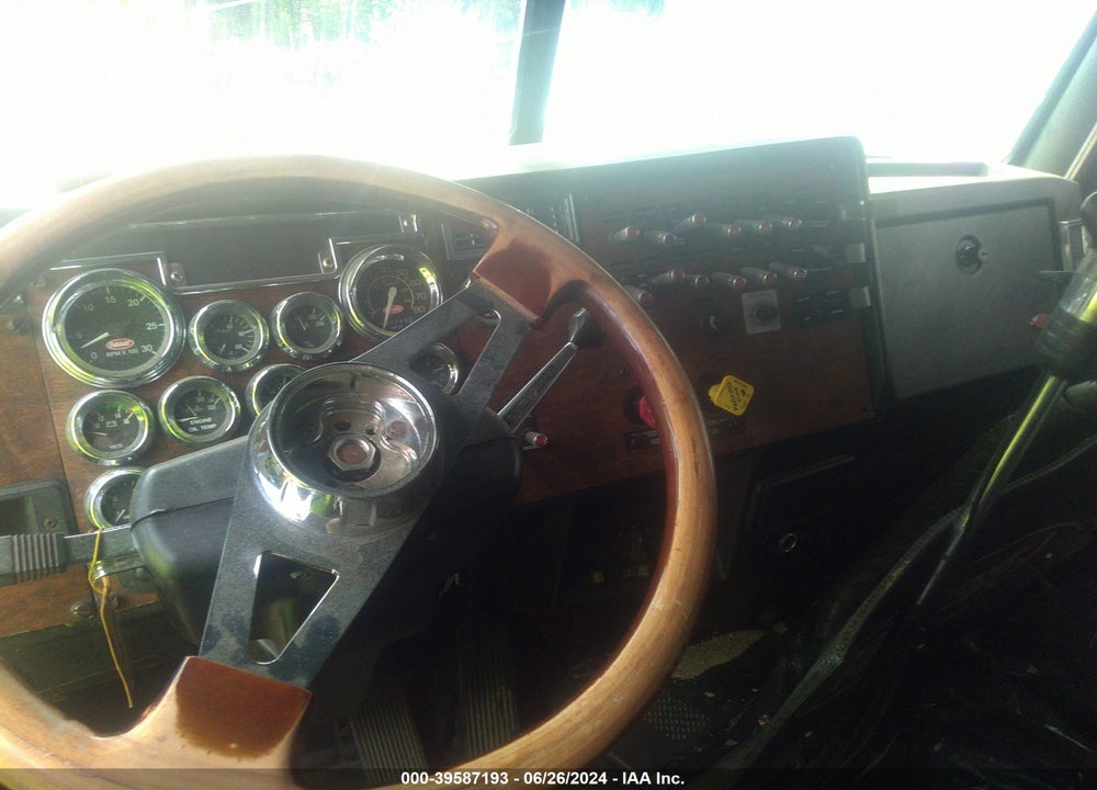 2000 PETERBILT 378 VIN: 1XPFDB9X5YN507998