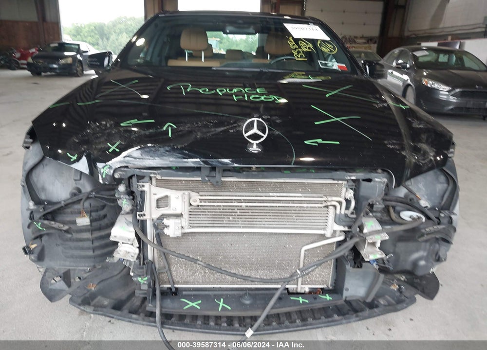 2010 MERCEDES-BENZ E 550 4MATIC VIN: WDDHF9AB1AA217130