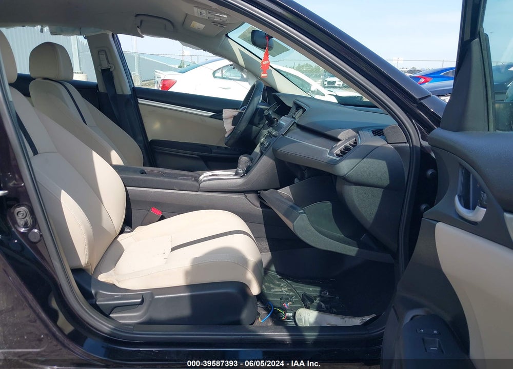 2018 HONDA CIVIC LX VIN: 2HGFC2F5XJH537019