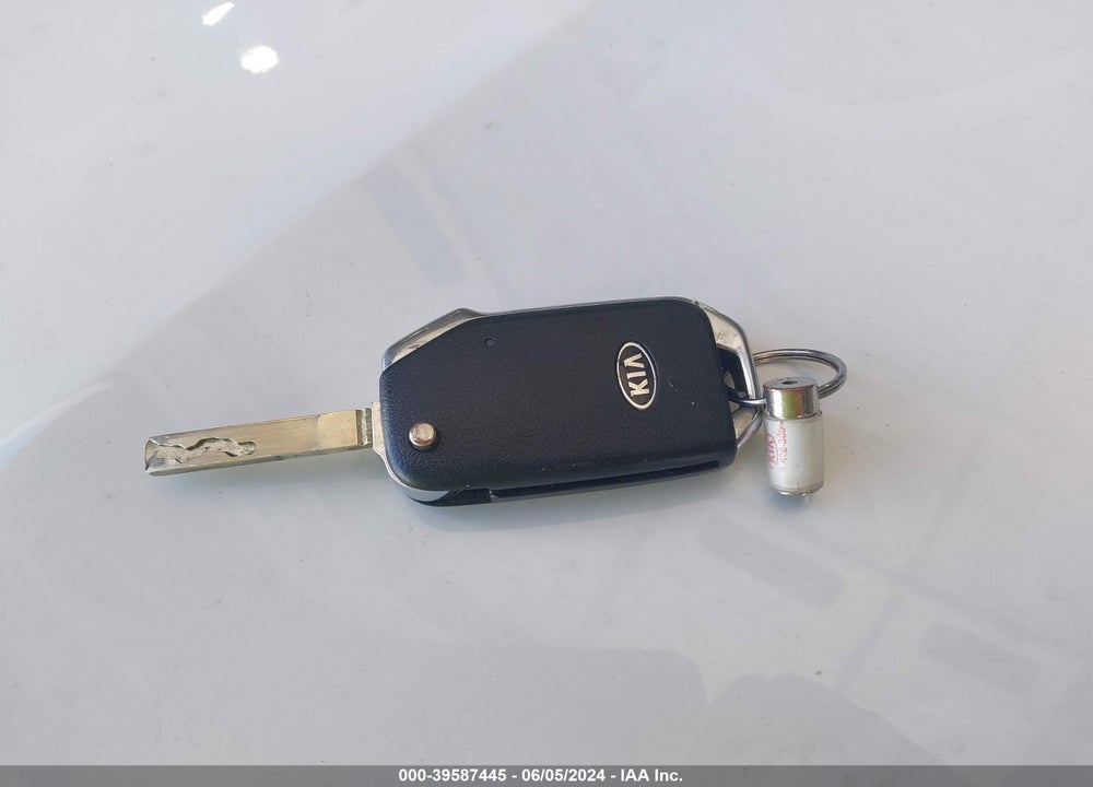 2021 KIA SELTOS LX VIN: KNDEPCAA9M7140121