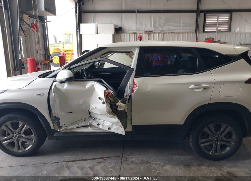 2021 KIA SELTOS LX VIN: KNDEPCAA9M7140121