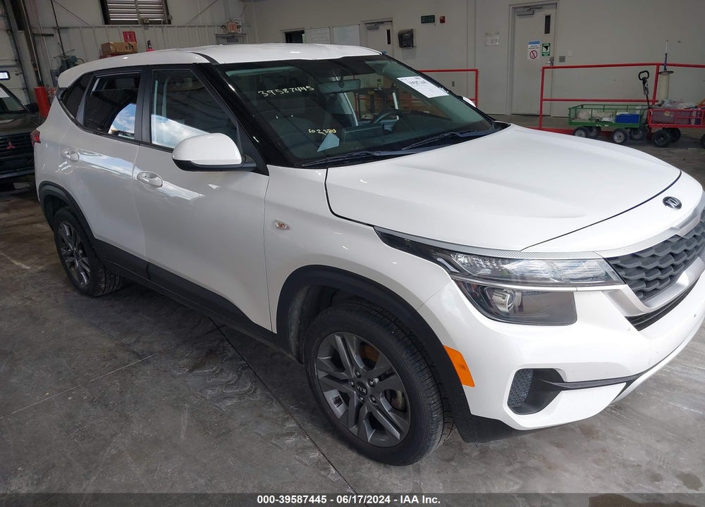 2021 KIA SELTOS LX VIN: KNDEPCAA9M7140121