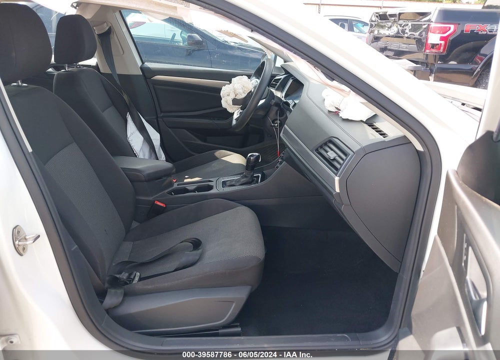 2019 VOLKSWAGEN JETTA VIN: 3VWC57BUXKM077057