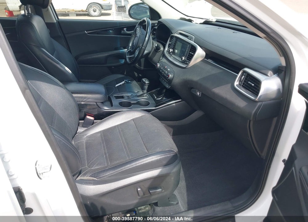 2016 KIA SORENTO 3.3L SX VIN: 5XYPKDA50GG083430
