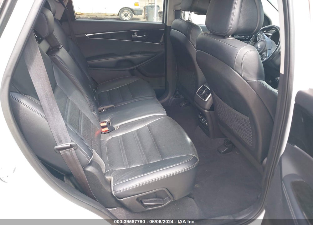 2016 KIA SORENTO 3.3L SX VIN: 5XYPKDA50GG083430