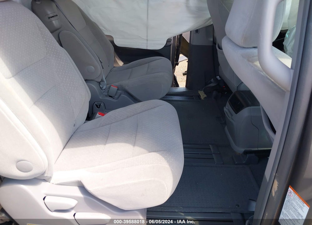 2015 TOYOTA SIENNA LE 8 PASSENGER VIN: 5TDKK3DC9FS554149