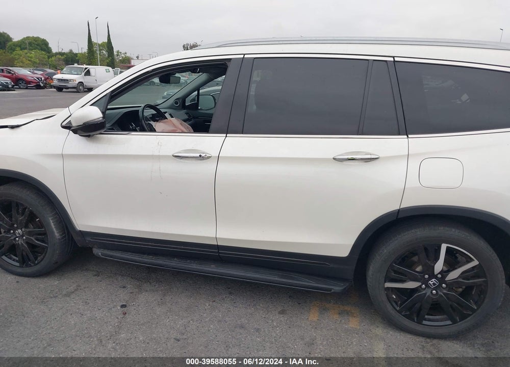 2019 HONDA PILOT TOURING VIN: 5FNYF5H9XKB026174