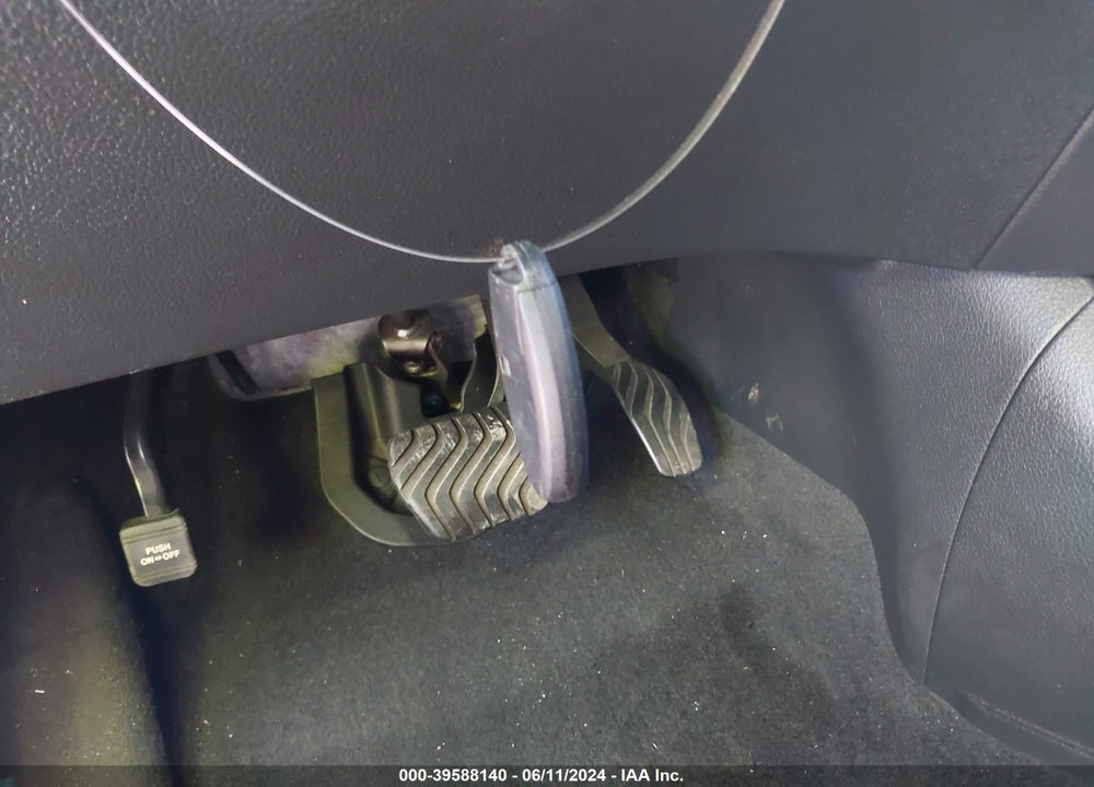 2018 NISSAN ROGUE SV VIN: KNMAT2MT8JP574821