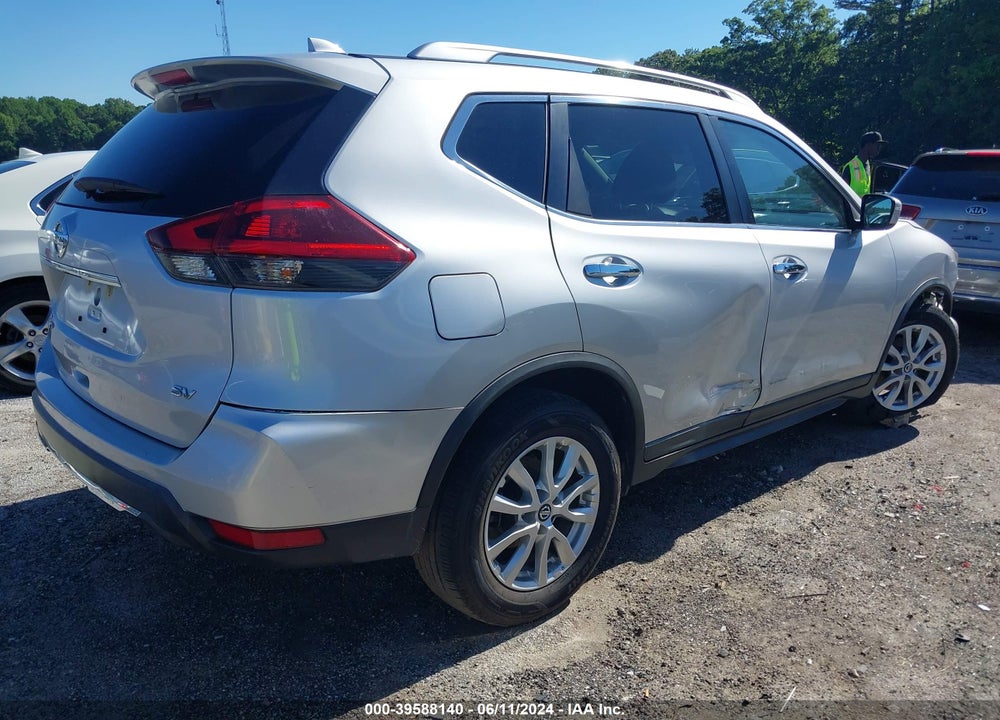 2018 NISSAN ROGUE SV VIN: KNMAT2MT8JP574821