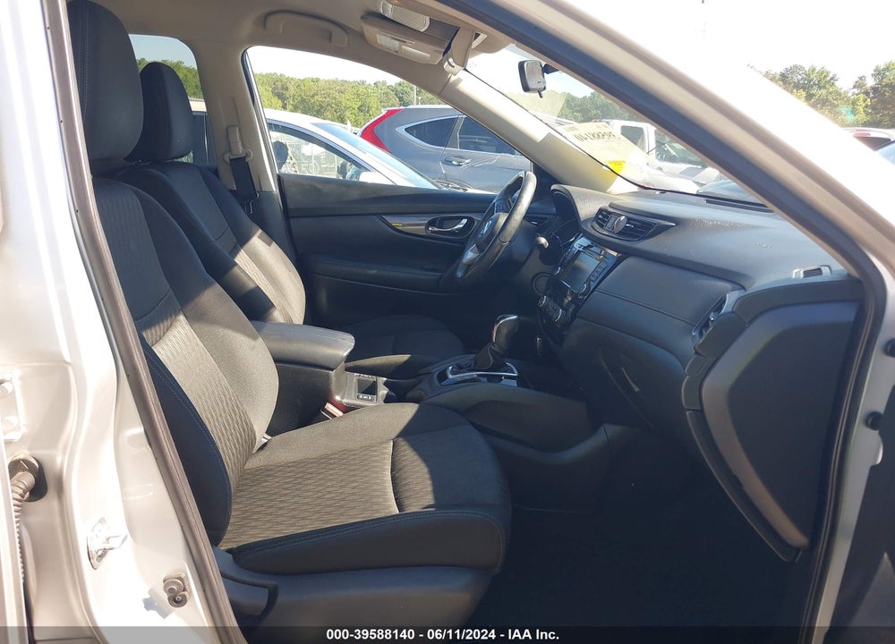 2018 NISSAN ROGUE SV VIN: KNMAT2MT8JP574821
