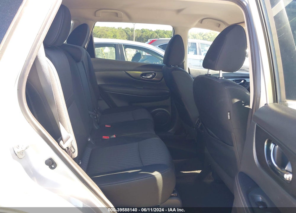 2018 NISSAN ROGUE SV VIN: KNMAT2MT8JP574821