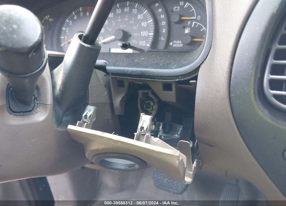 2004 TOYOTA TUNDRA SR5 V8 VIN: 5TBDT44104S461486