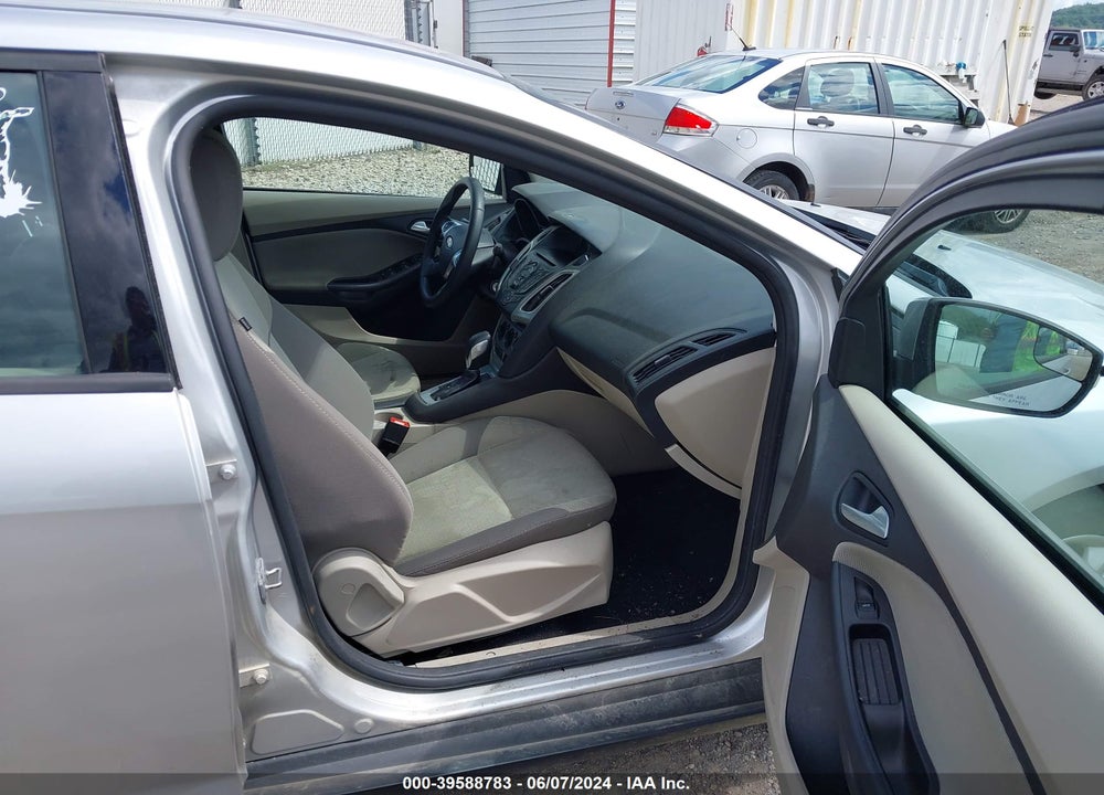 2014 FORD FOCUS SE VIN: 1FADP3F22EL215589