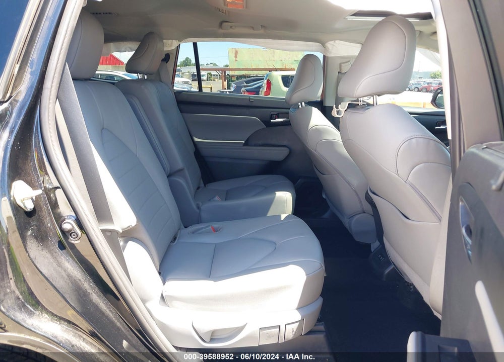 2020 TOYOTA HIGHLANDER XLE VIN: 5TDHZRBH5LS517764