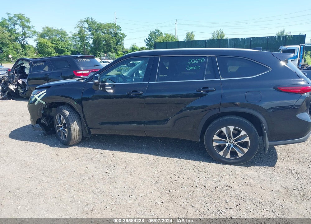 2022 TOYOTA HIGHLANDER XLE VIN: 5TDGZRBH9NS570756
