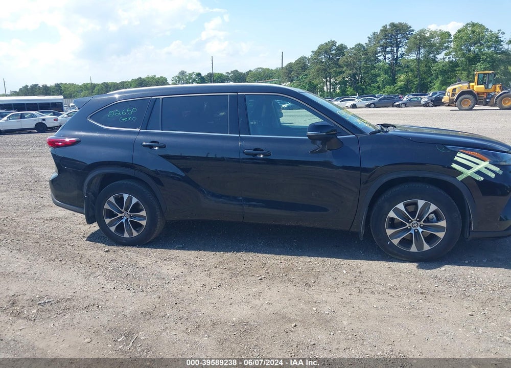 2022 TOYOTA HIGHLANDER XLE VIN: 5TDGZRBH9NS570756