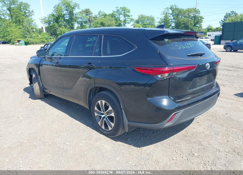 2022 TOYOTA HIGHLANDER XLE VIN: 5TDGZRBH9NS570756