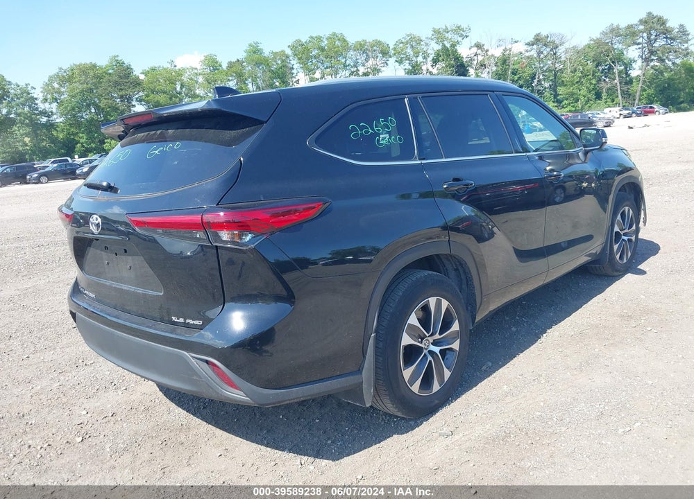 2022 TOYOTA HIGHLANDER XLE VIN: 5TDGZRBH9NS570756