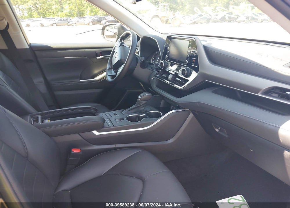 2022 TOYOTA HIGHLANDER XLE VIN: 5TDGZRBH9NS570756