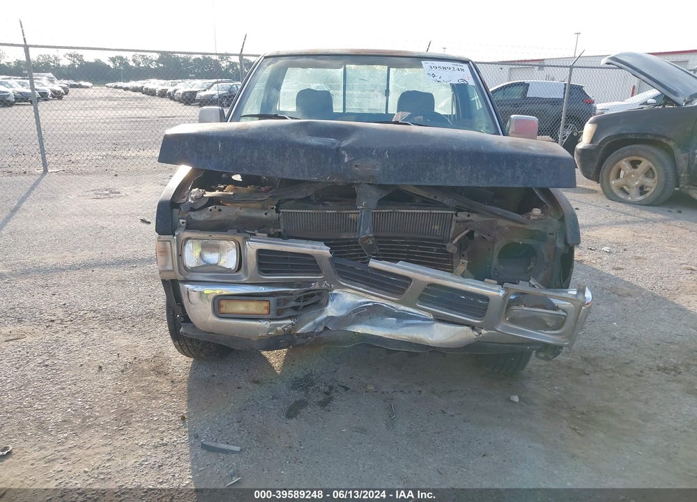 1996 NISSAN TRUCK XE VIN: 1N6SD11S4TC352422