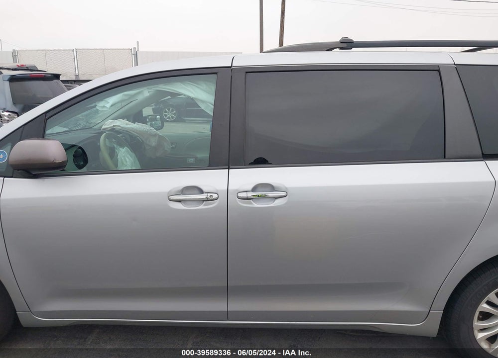 2011 TOYOTA SIENNA XLE V6 VIN: 5TDYK3DC6BS126561
