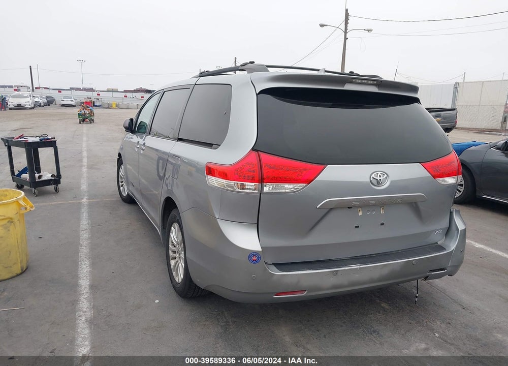 2011 TOYOTA SIENNA XLE V6 VIN: 5TDYK3DC6BS126561