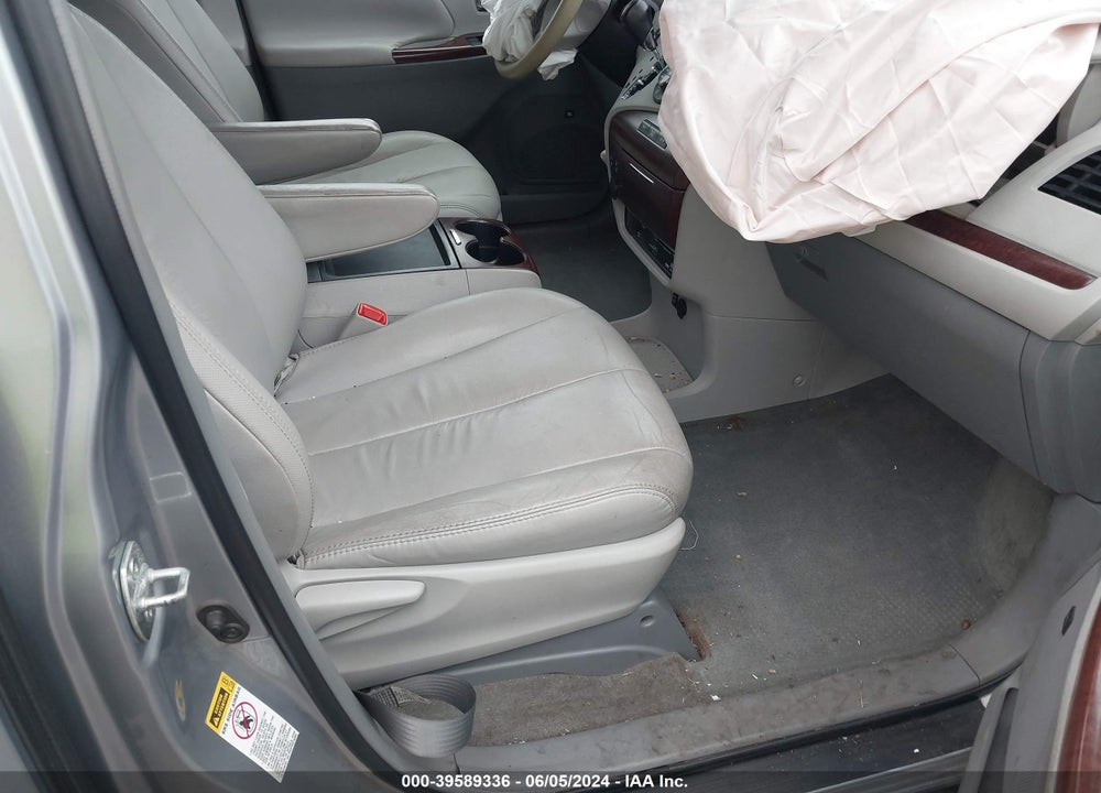 2011 TOYOTA SIENNA XLE V6 VIN: 5TDYK3DC6BS126561