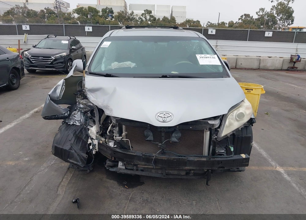 2011 TOYOTA SIENNA XLE V6 VIN: 5TDYK3DC6BS126561