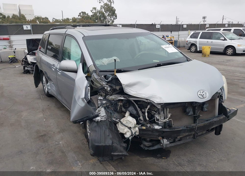 2011 TOYOTA SIENNA XLE V6 VIN: 5TDYK3DC6BS126561