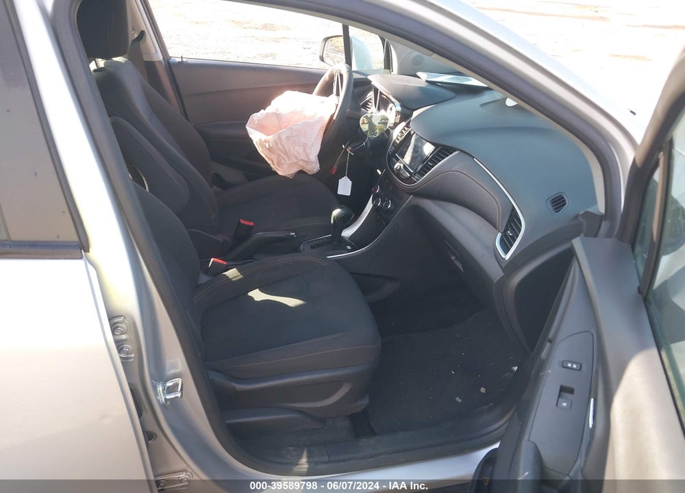 2018 CHEVROLET TRAX LS VIN: KL7CJKSB0JB607457