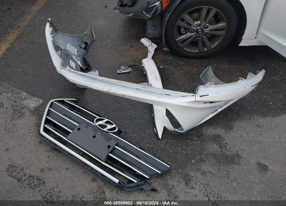 2018 HYUNDAI ELANTRA SEL VIN: 5NPD84LF6JH303032