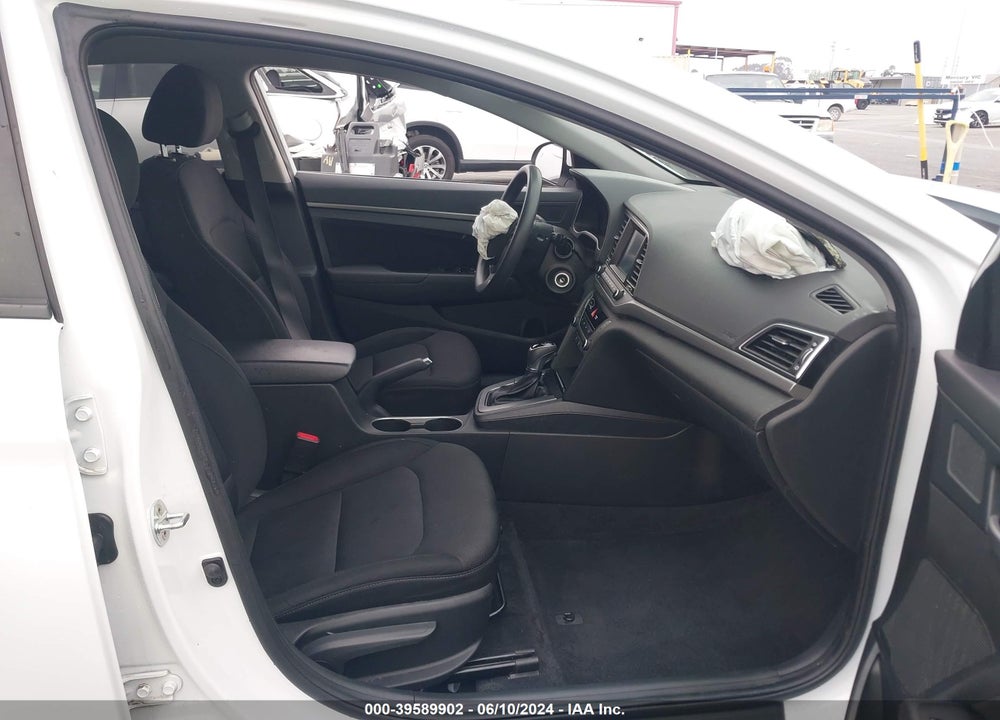 2018 HYUNDAI ELANTRA SEL VIN: 5NPD84LF6JH303032