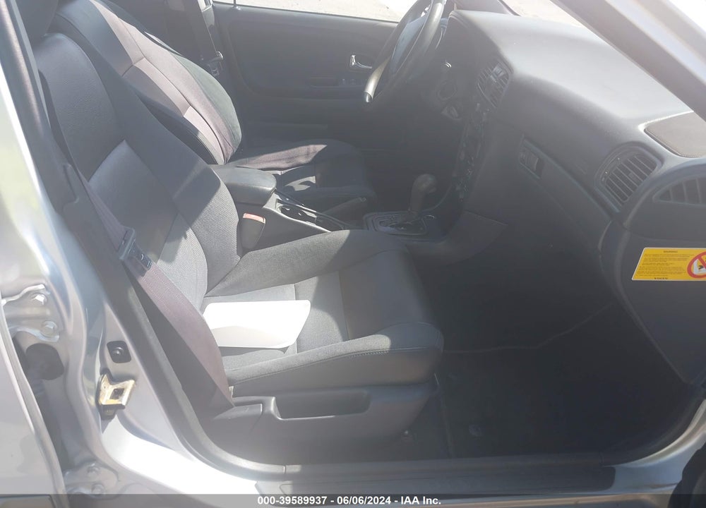 2004 VOLVO V40 A/LSE VIN: YV1VW27524F082523